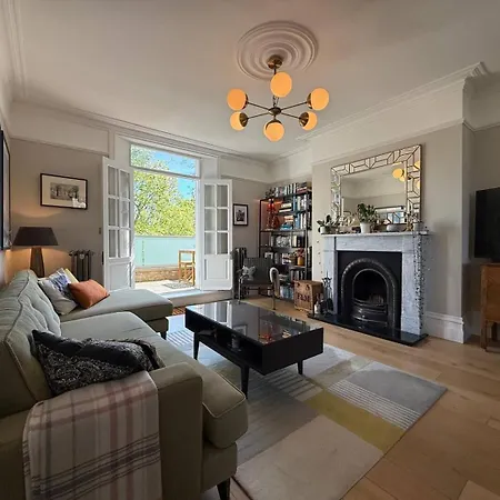 Wimbledon Park Terrace Apartment